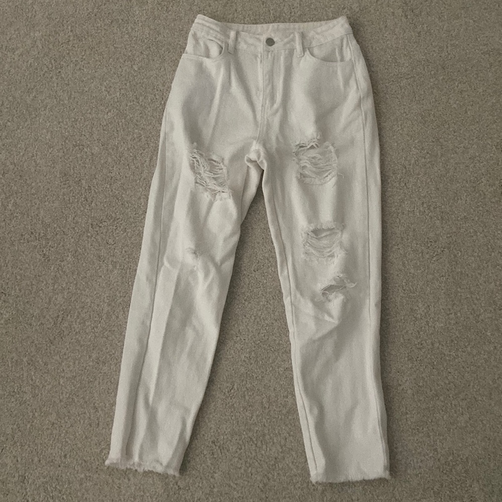 white mom jeans
